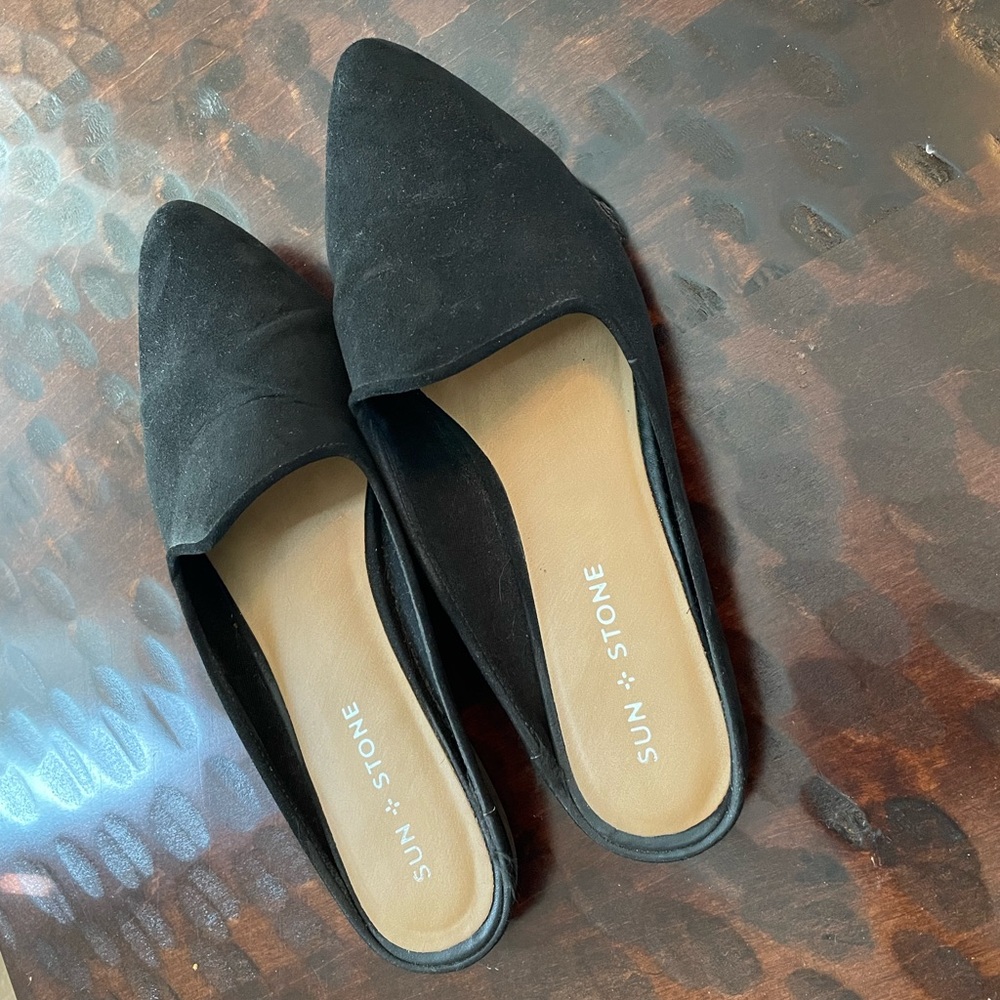 Almond toe black vamp style flats